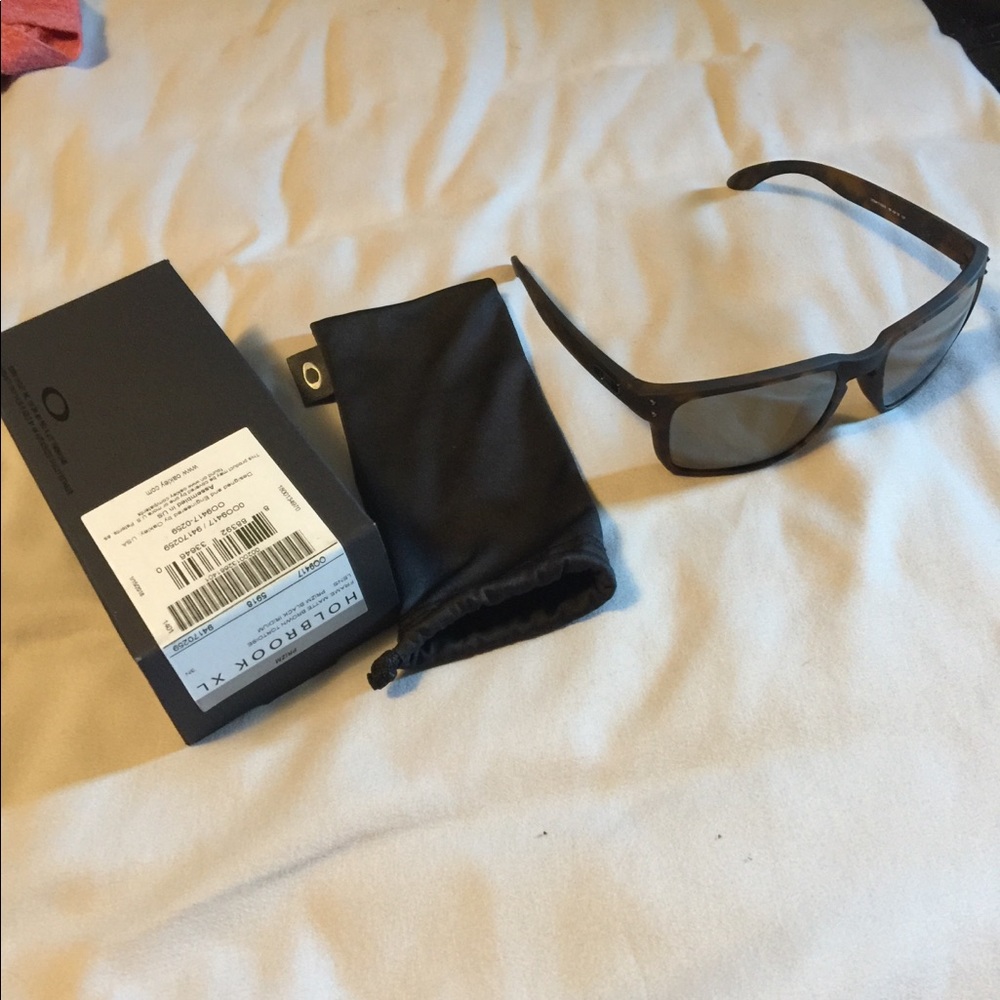 Brand new Oakley sun glasses